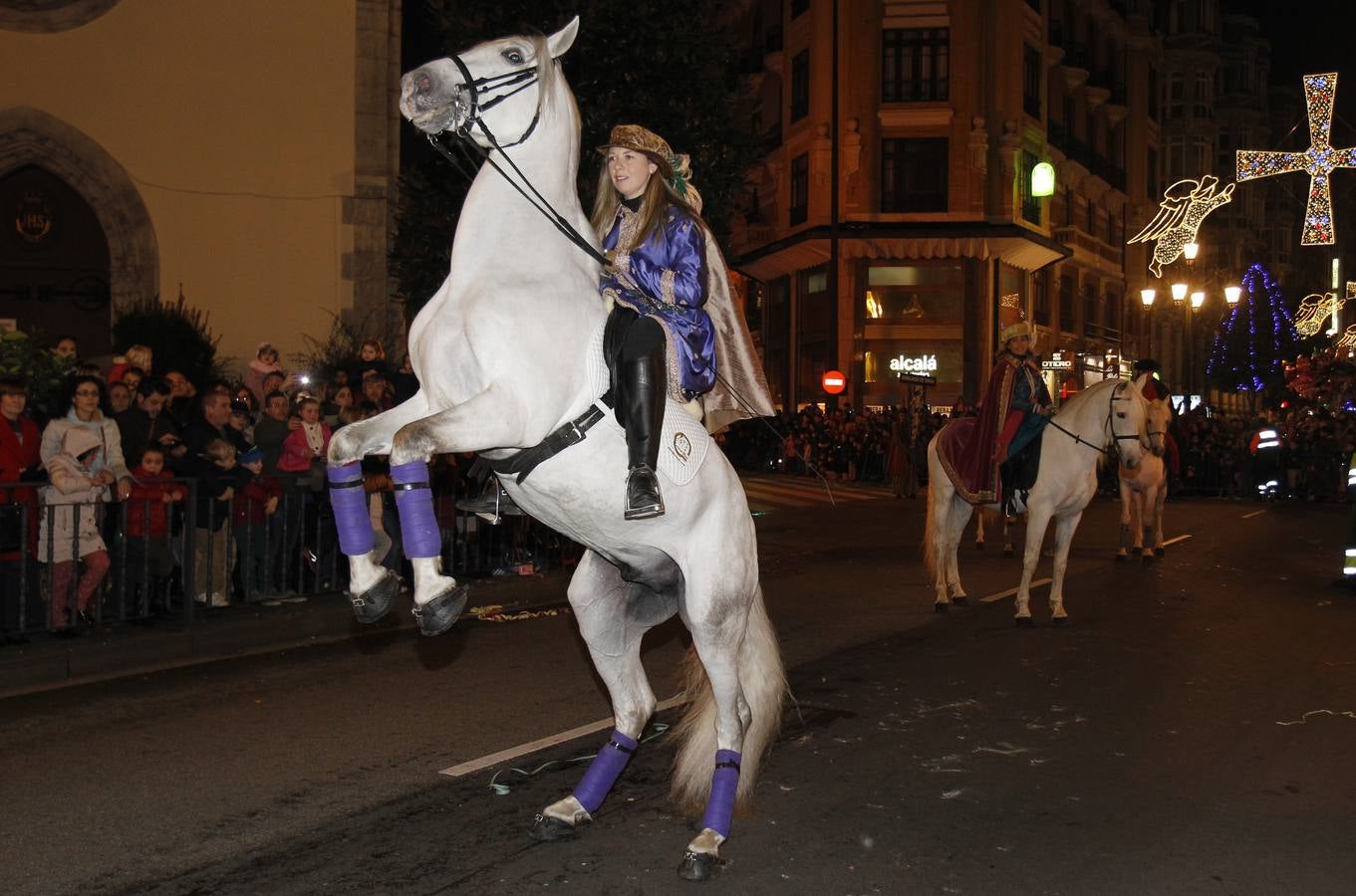 Los Reyes Magos llevan la ilusión a las calles de Oviedo