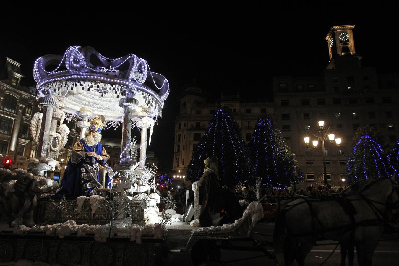 Los Reyes Magos llevan la ilusión a las calles de Oviedo