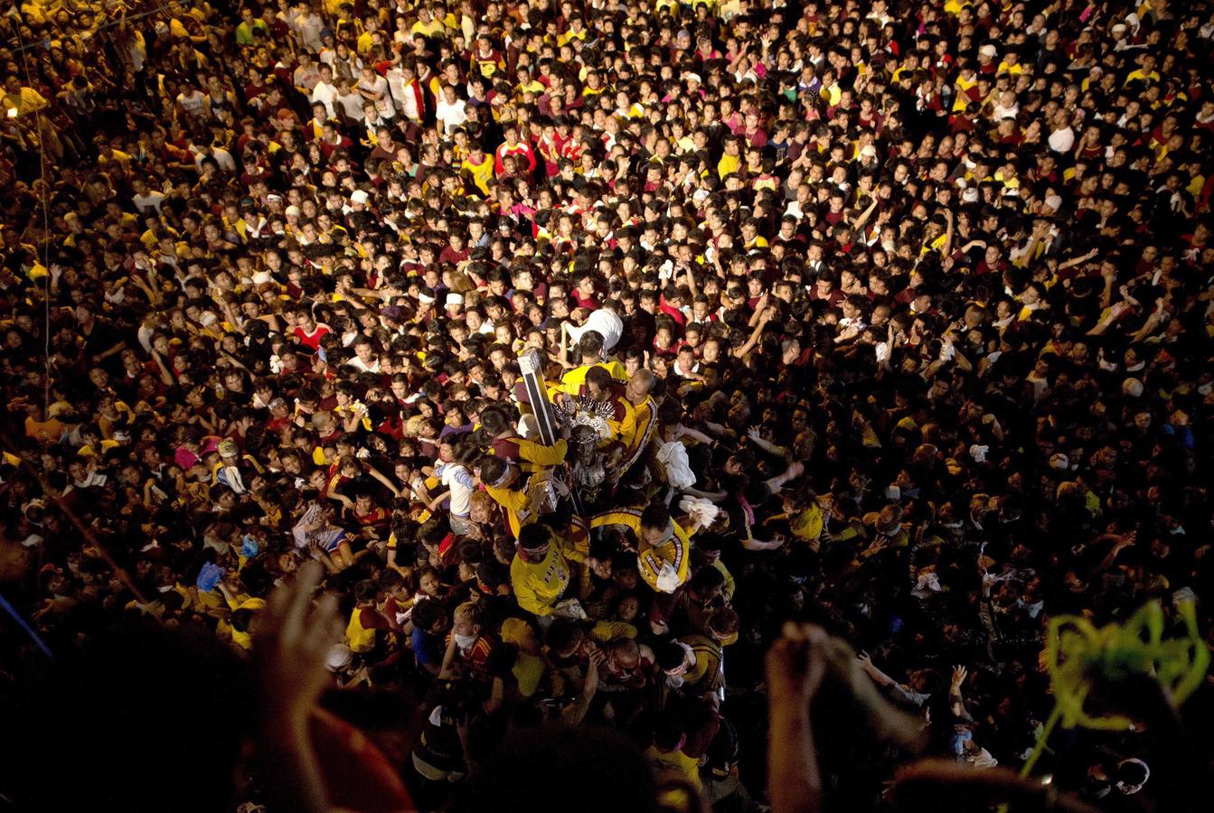 Pasión por la cruz en la ciudad de Manila