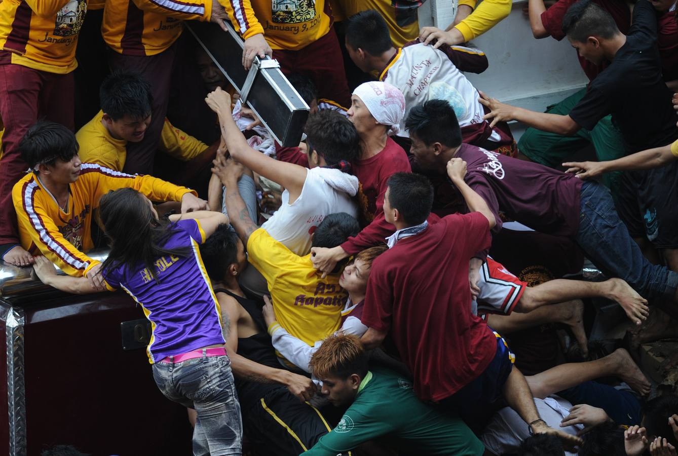 Pasión por la cruz en la ciudad de Manila