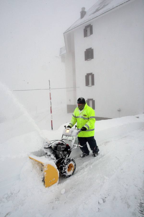 La nieve cubre Pajares