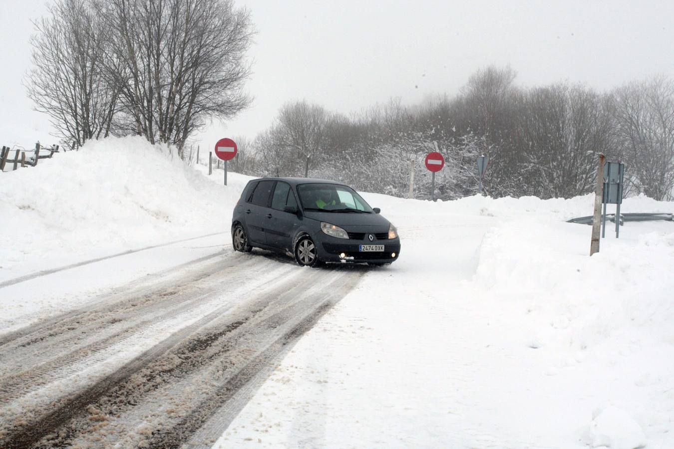 La nieve cubre Pajares