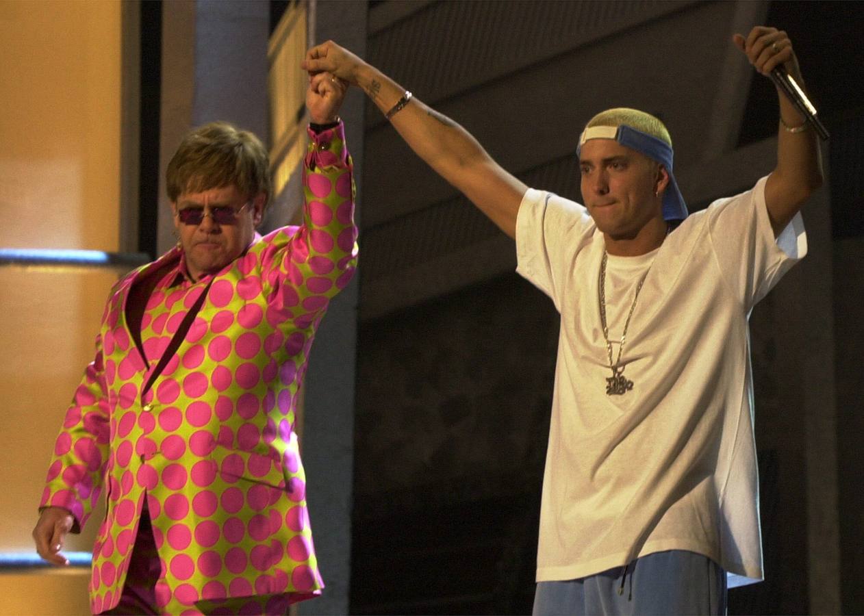 Actuación de Elton John y Eminem durante la 43 edición de la entrega de los Premios Grammy en 22001.