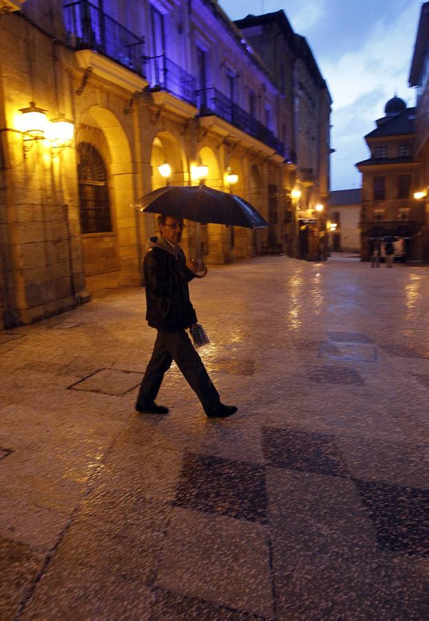 Sábado de granizo y viento en Oviedo
