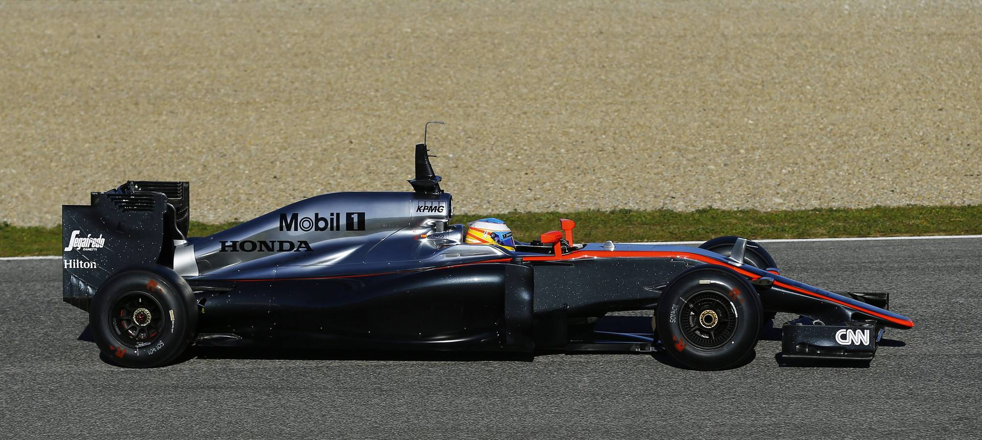 Alonso estrena su McLaren-Honda MP4-30