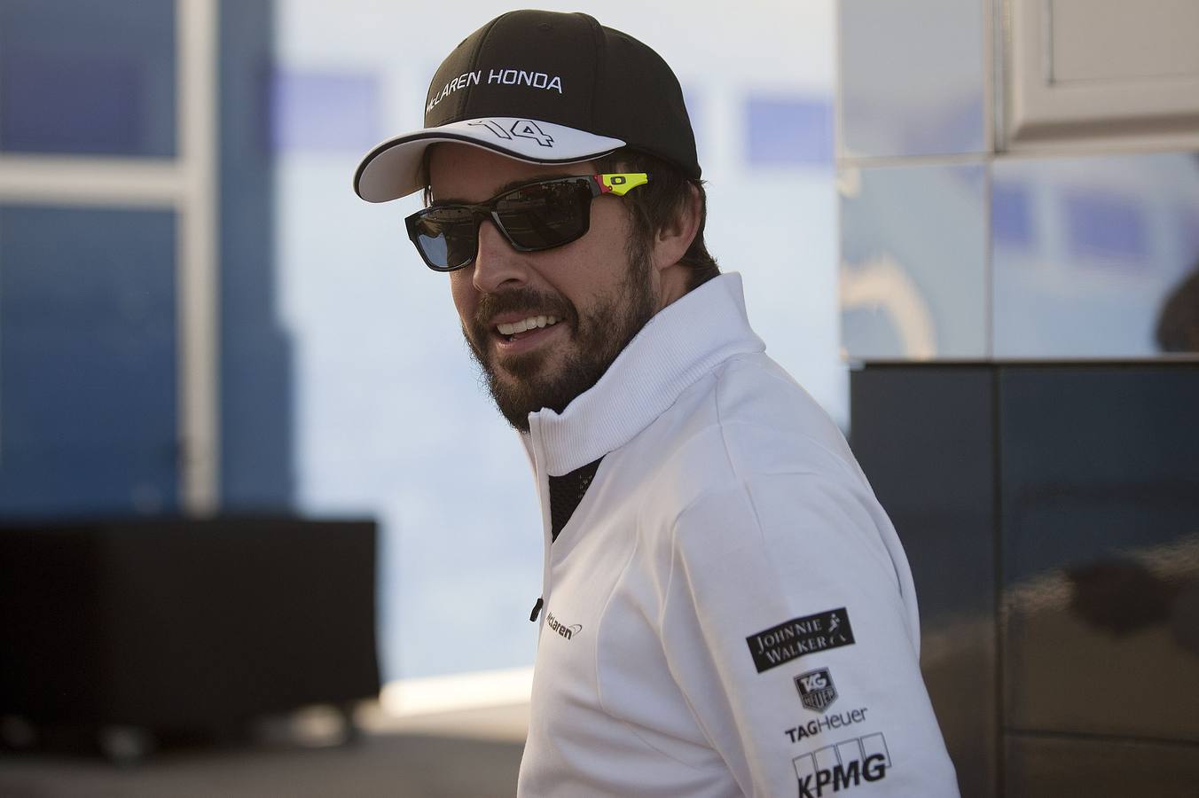 Alonso estrena su McLaren-Honda MP4-30