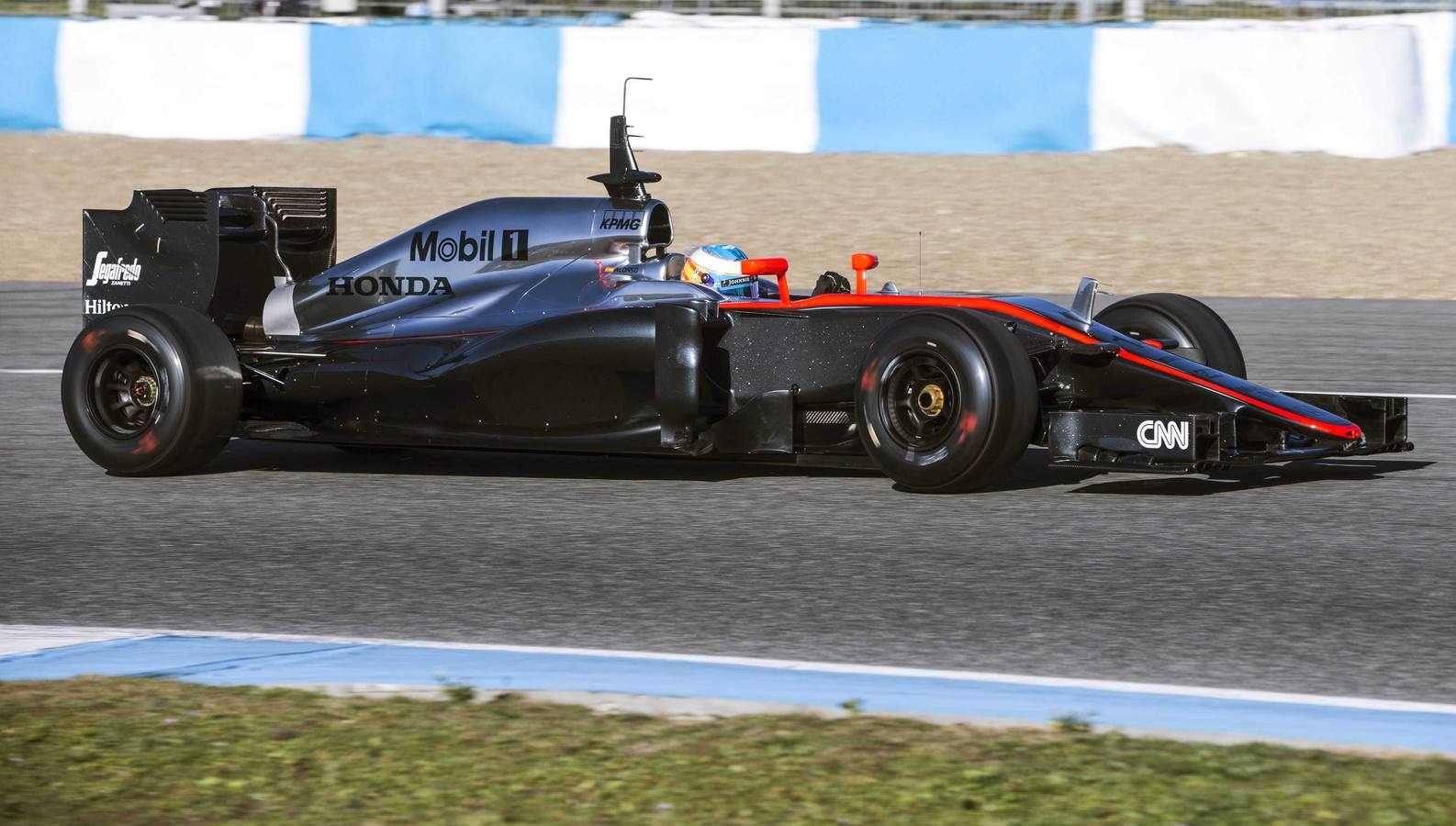 Alonso estrena su McLaren-Honda MP4-30