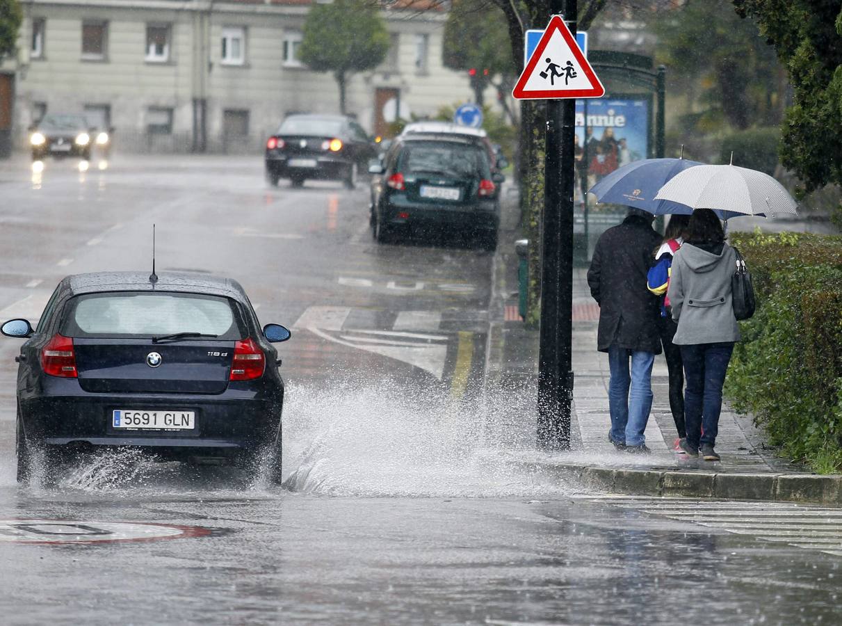 Caen los primeros copos en Oviedo