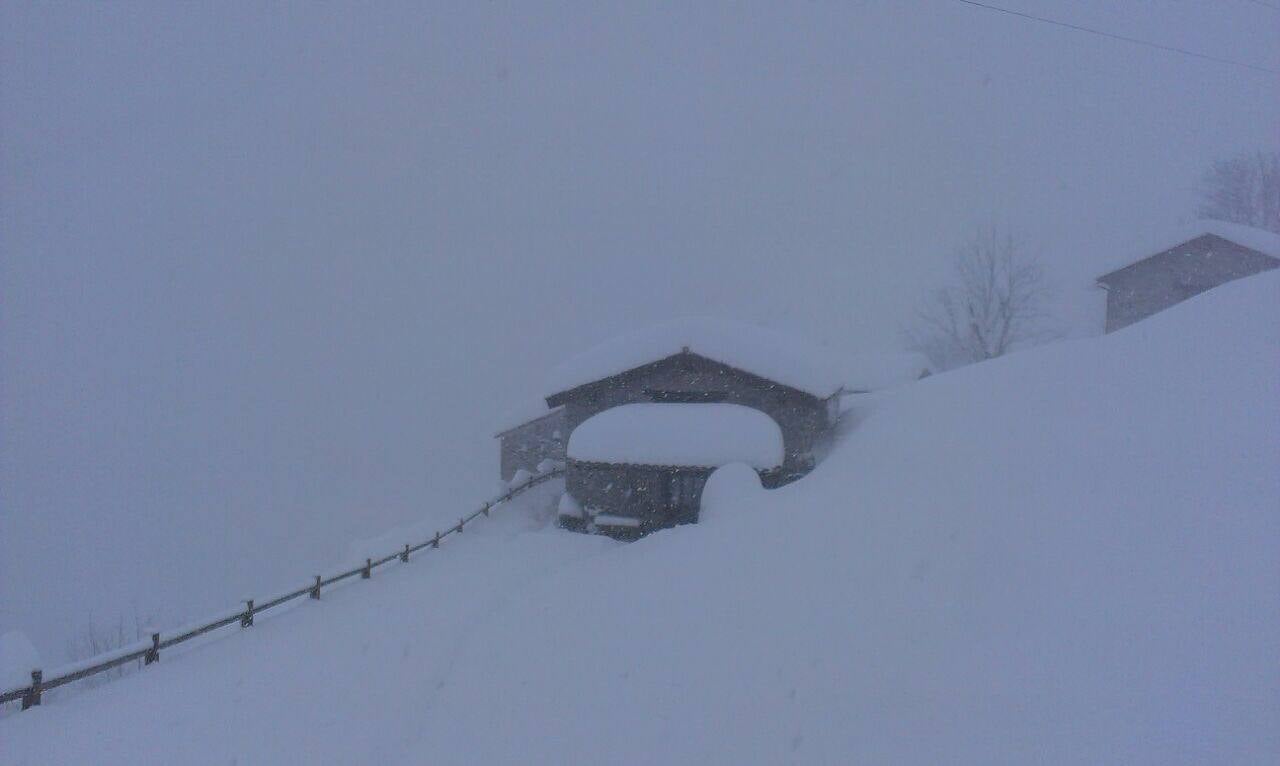 Sotres, bajo la nieve