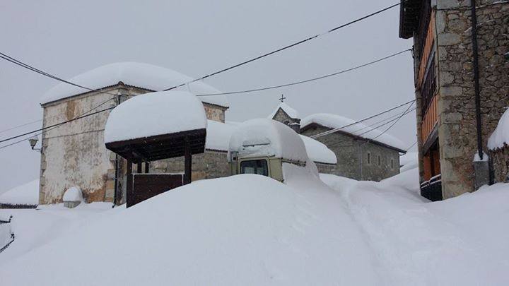 Sotres, bajo la nieve