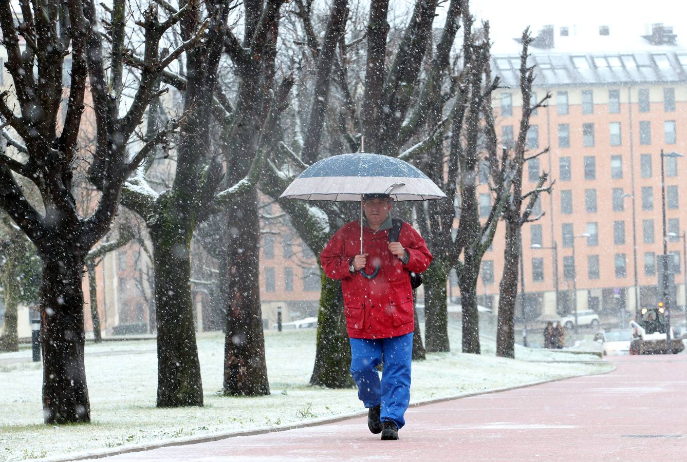 La nieve llega a Oviedo
