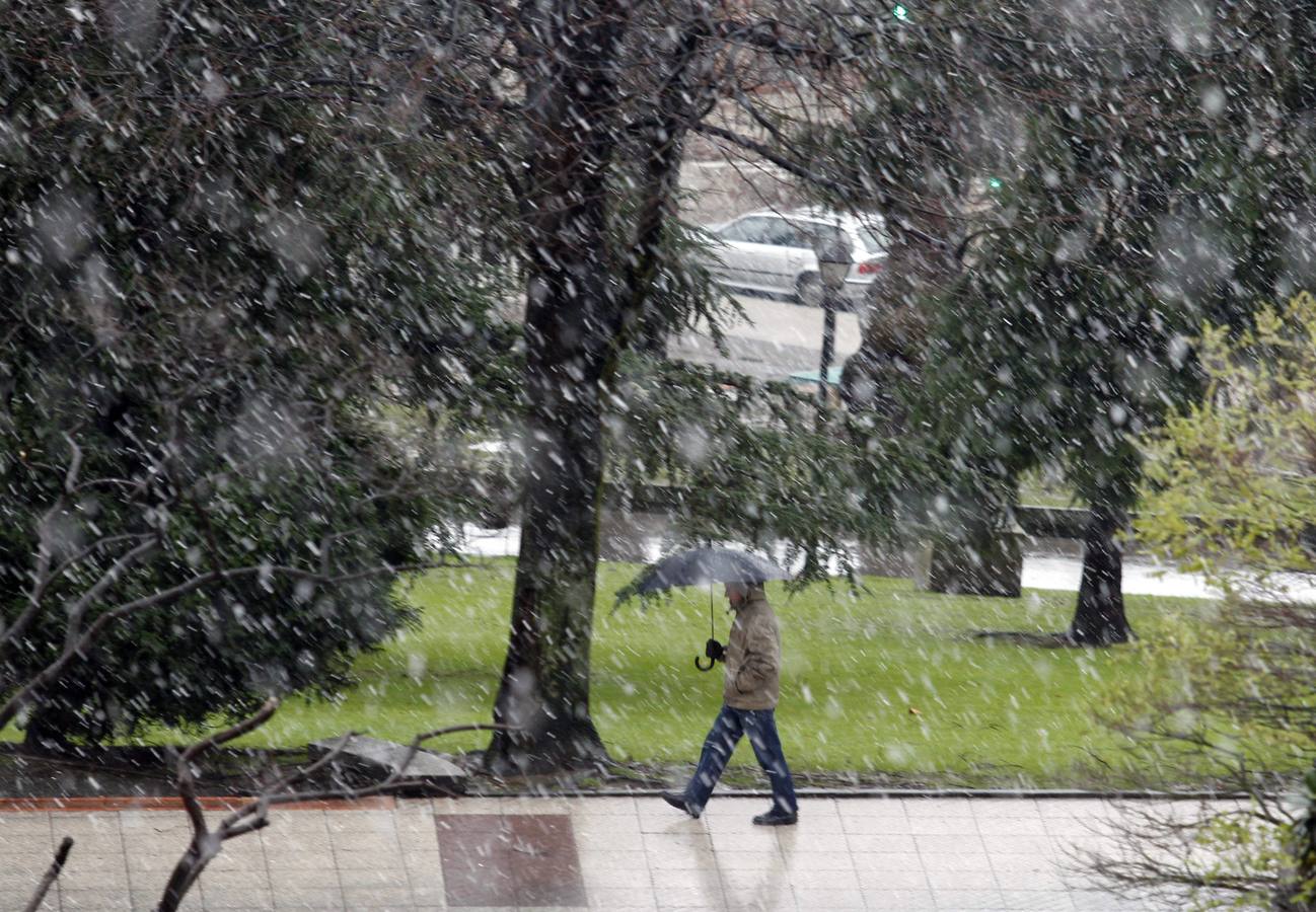 La nieve llega a Oviedo
