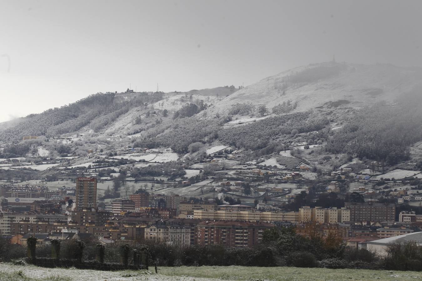 La nieve cubre en Oviedo