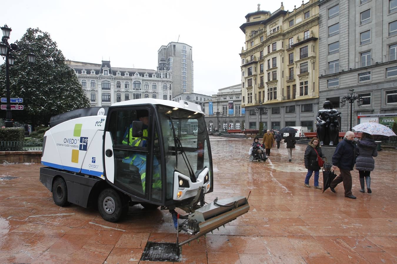La nieve cubre en Oviedo