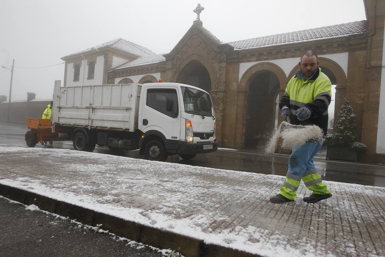 La nieve cubre en Oviedo