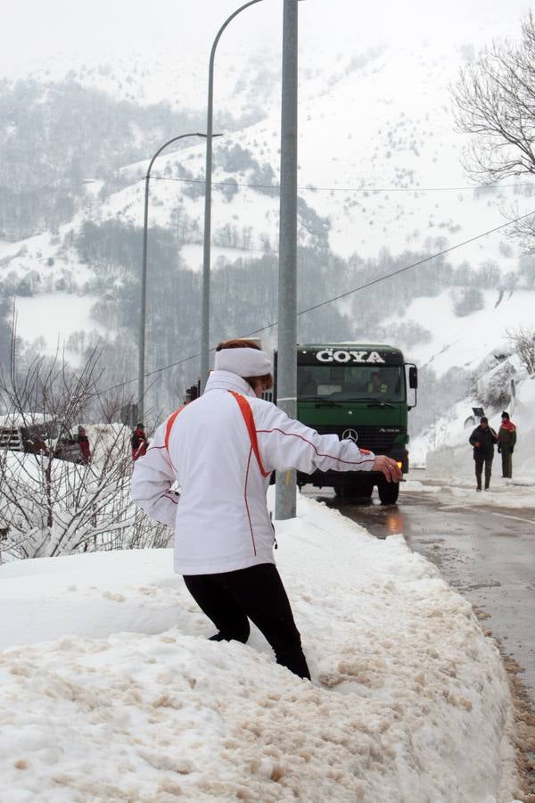 Las espectaculares imágenes que deja el trabajo para limpiar Pajares