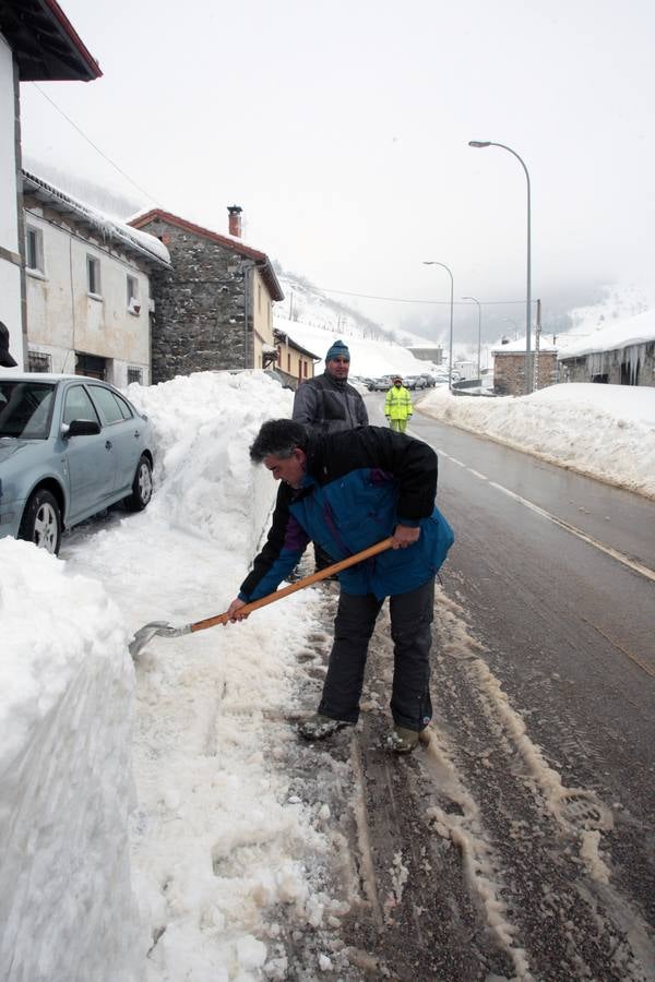 Las espectaculares imágenes que deja el trabajo para limpiar Pajares
