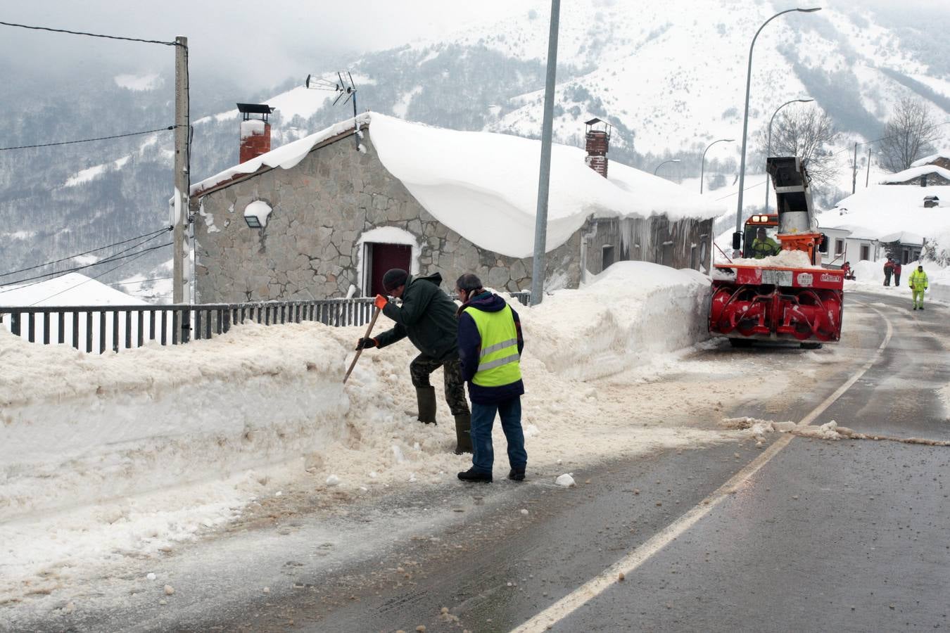 Las espectaculares imágenes que deja el trabajo para limpiar Pajares