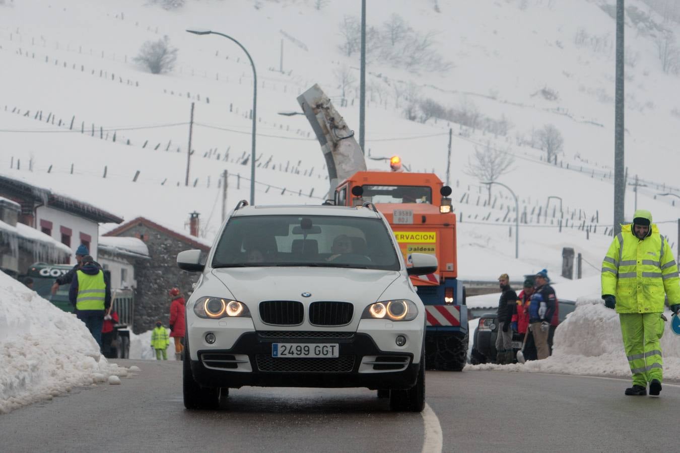 Las espectaculares imágenes que deja el trabajo para limpiar Pajares