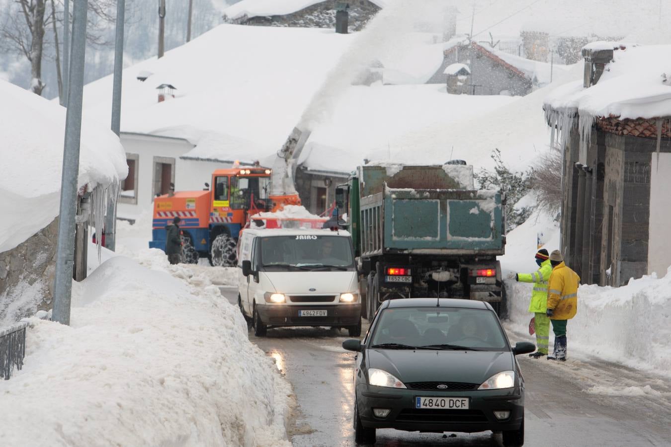 Las espectaculares imágenes que deja el trabajo para limpiar Pajares
