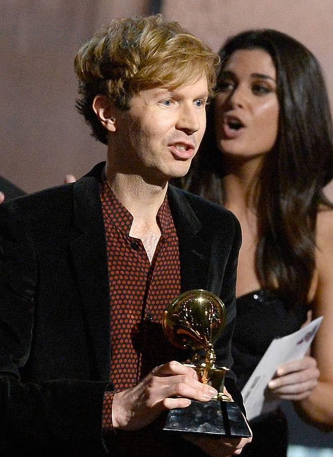 Beck, con su Grammy. El cantante, feliz por su premio