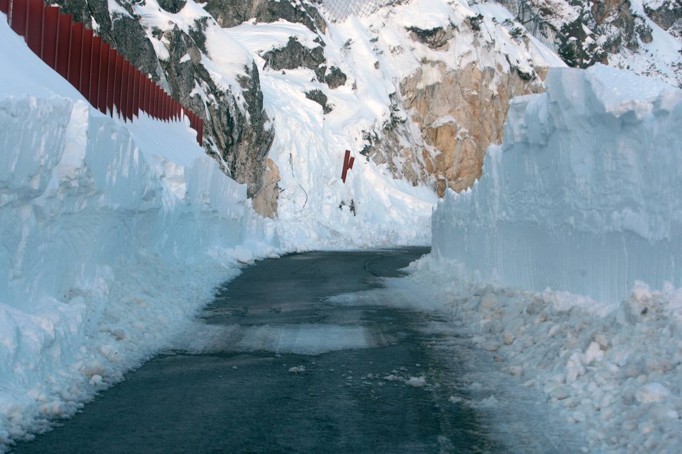 Los accesos a San Isidro dejan estampas espectaculares.
