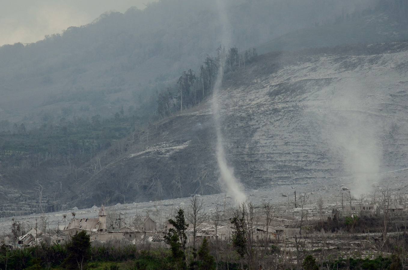 La furia del volcán del Monte Sinabung