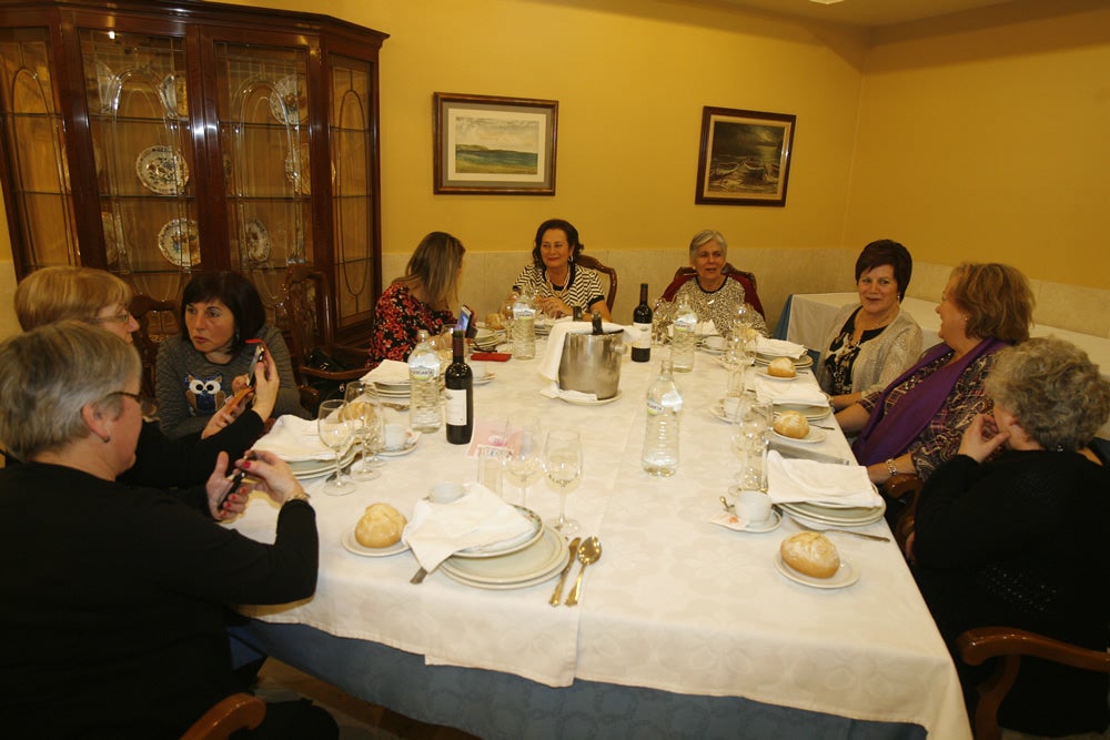 Gijón celebra la noche de Comadres