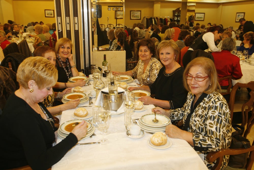 Gijón celebra la noche de Comadres