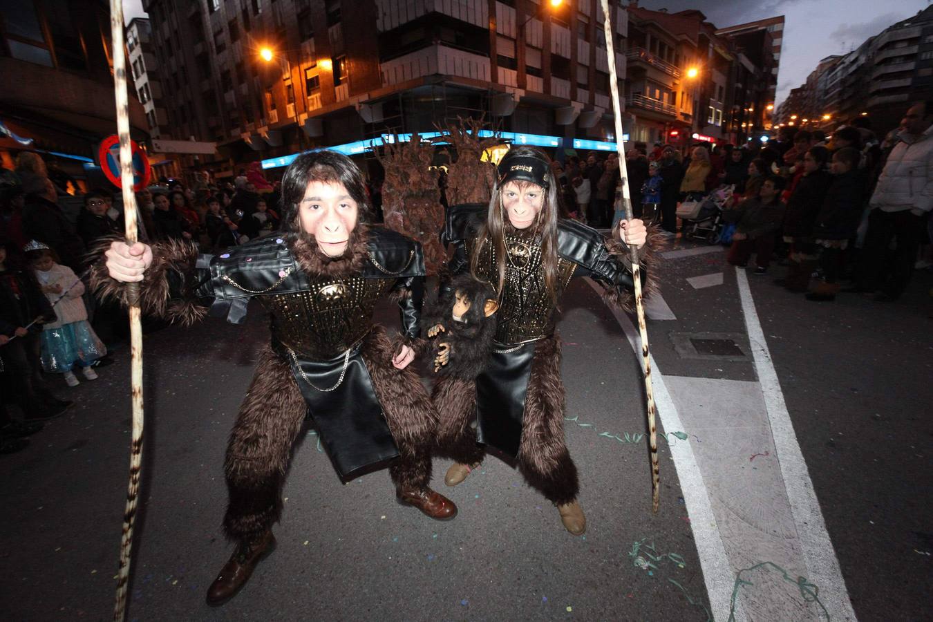 Avilés se vuelca con su desfile de Antroxu