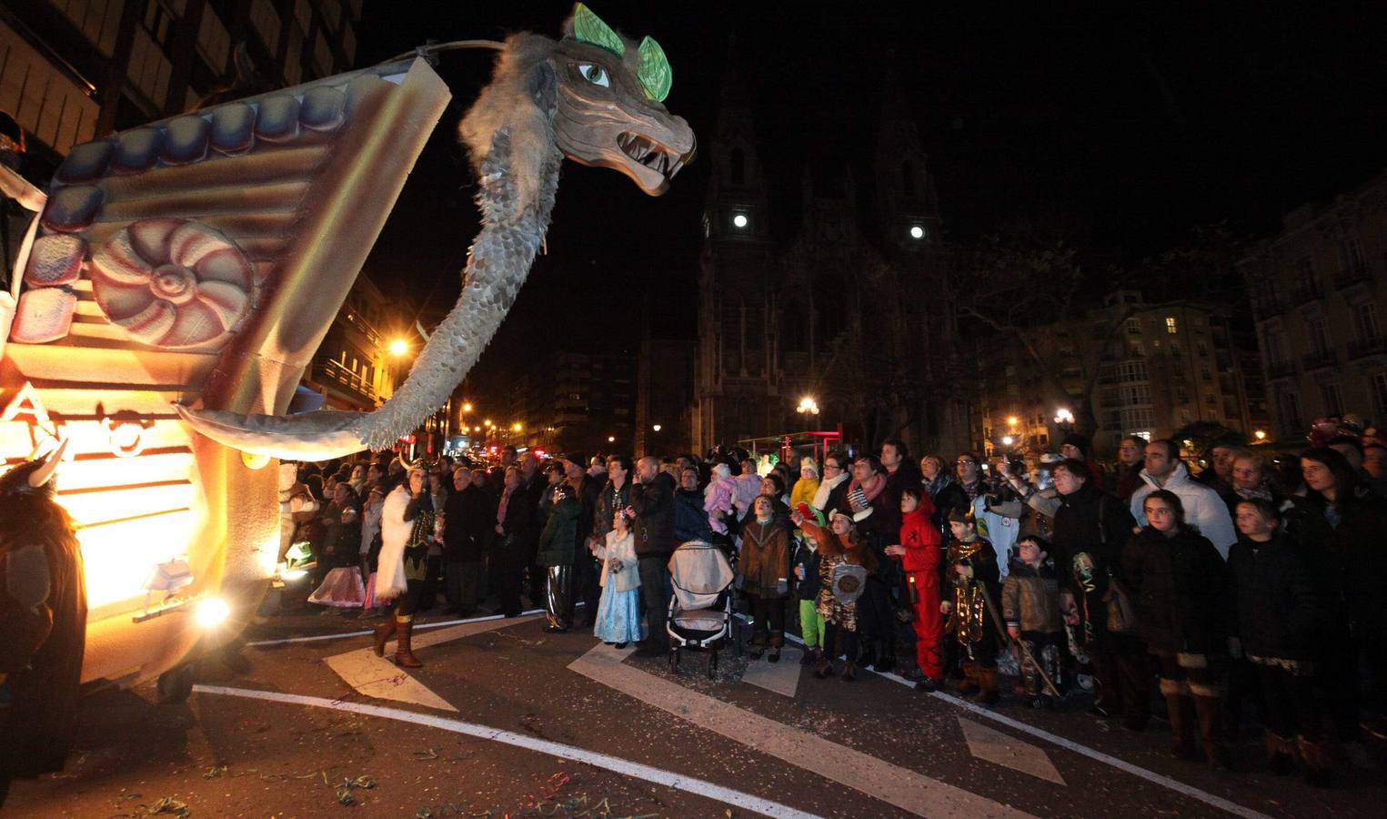 Avilés se vuelca con su desfile de Antroxu