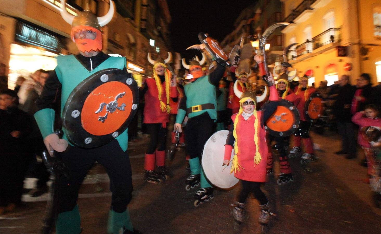 Avilés se vuelca con su desfile de Antroxu