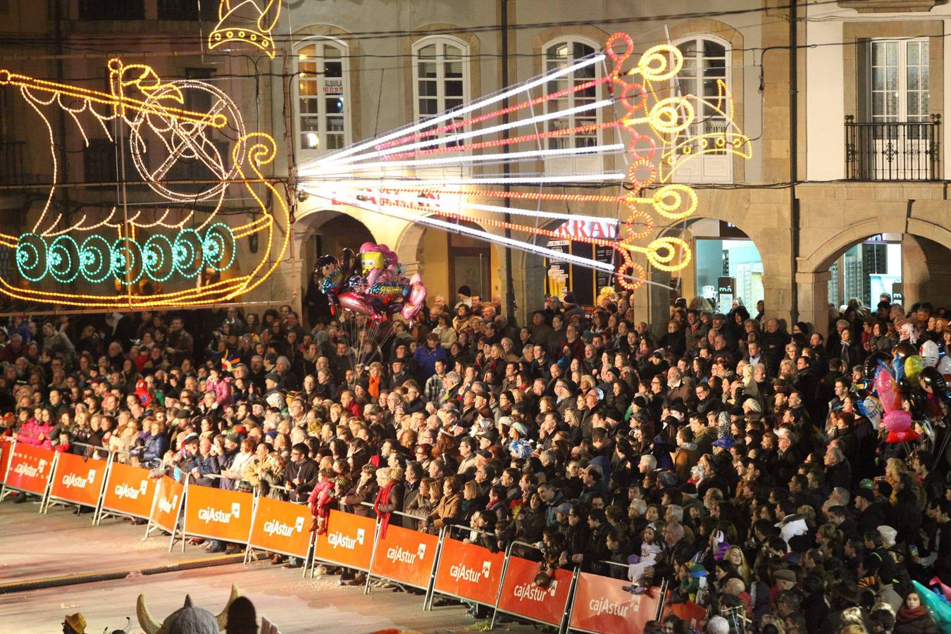 Avilés se vuelca con su desfile de Antroxu