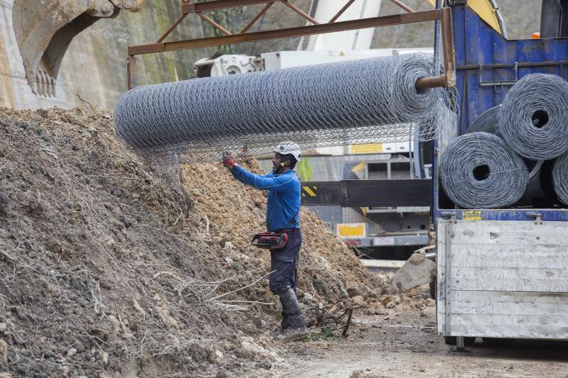 Una malla de contención para la ladera de Parres donde se produjo el argayo