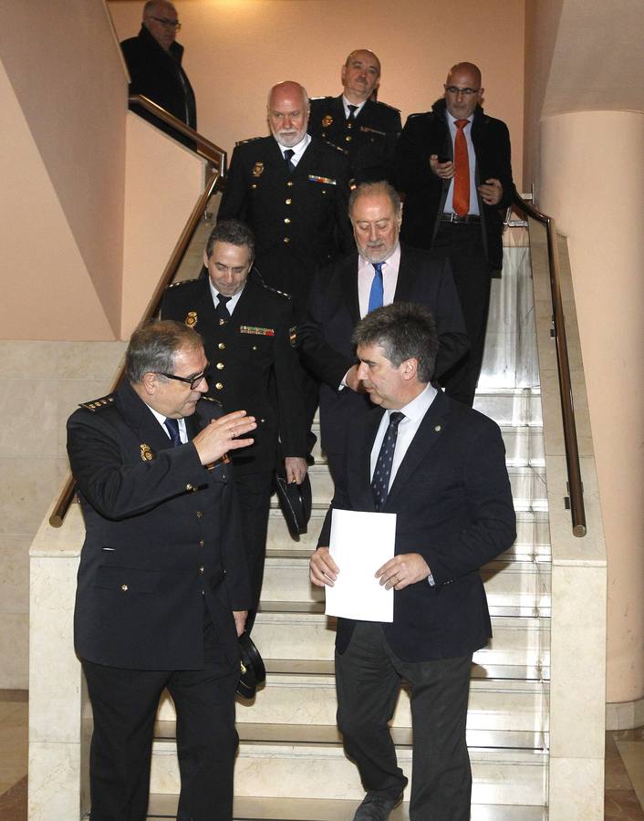 El director general de la Policía Nacional Ignacio Cosidó, visita la comisaría de Gijón