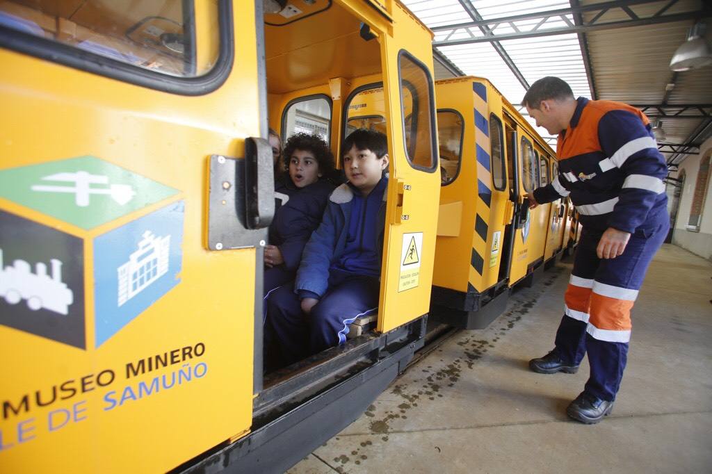 Doscientos niños visitan el Ecomuseo de Samuño