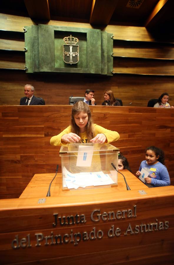 Los niños, diputados regionales por un día