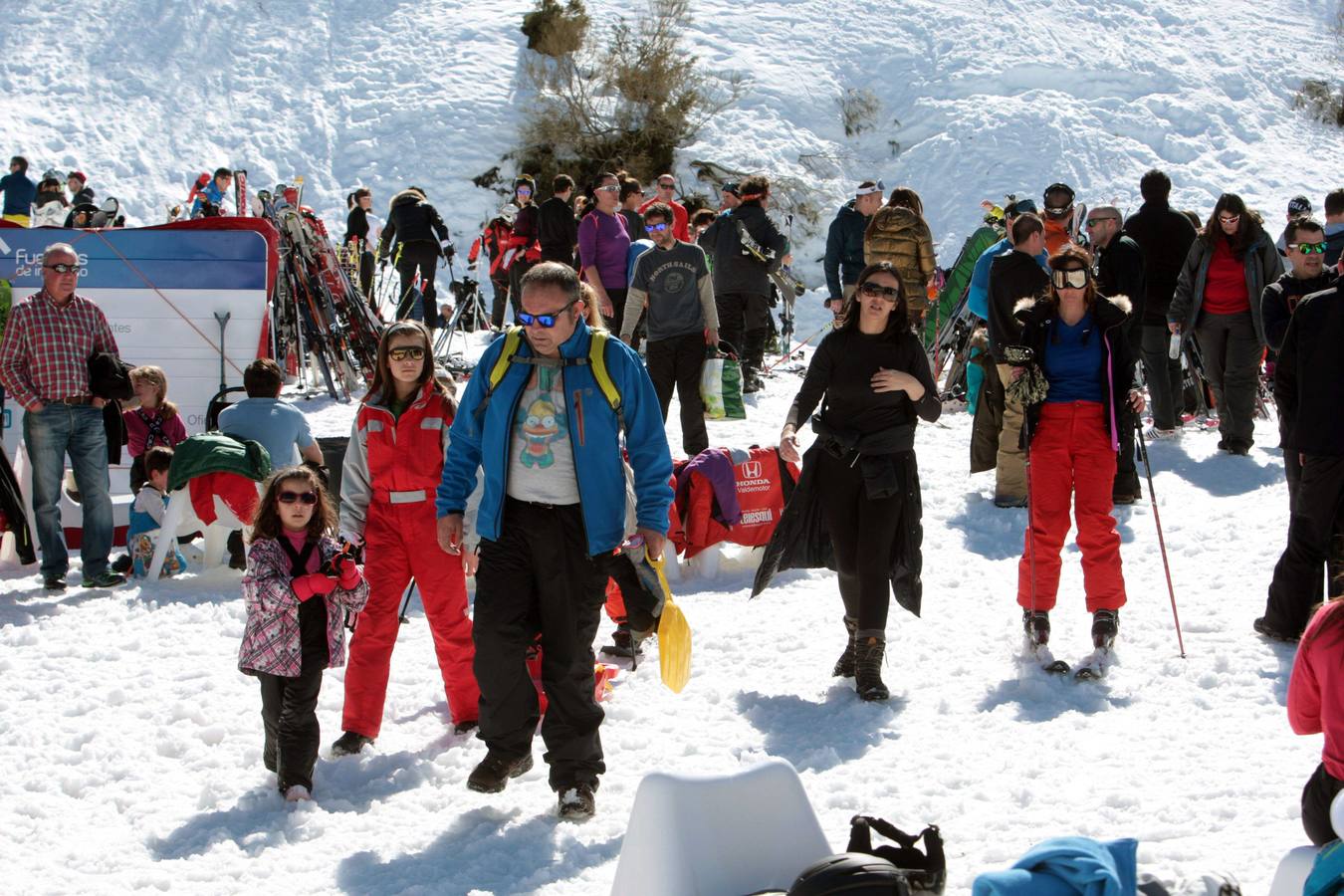 Espléndida jornada de esquí en la estación de Fuentes de Invierno