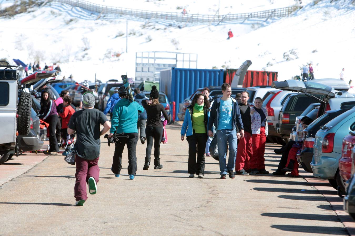 Espléndida jornada de esquí en la estación de Fuentes de Invierno