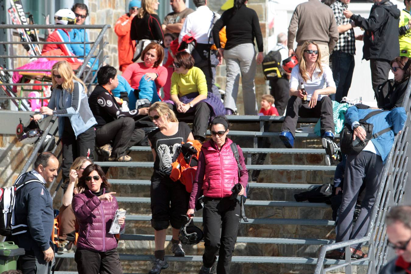Espléndida jornada de esquí en la estación de Fuentes de Invierno