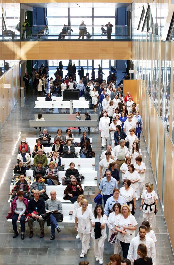 Protesta en el HUCA por el mal estado de las instalaciones