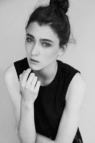 Mar González, la gimnasta de Oviedo que ha conquistado París desfilando para la firma Givenchy