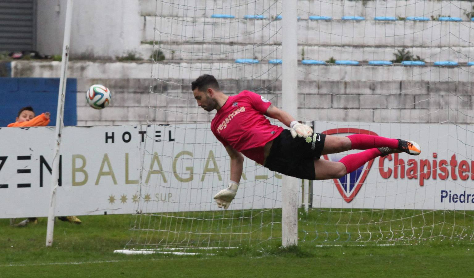 El Real Avilés cae en casa ante el Racing de Ferrol