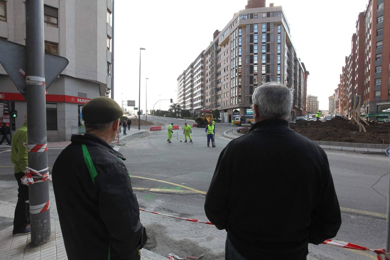 La glorieta de Los Oficios de Avilés, cortada