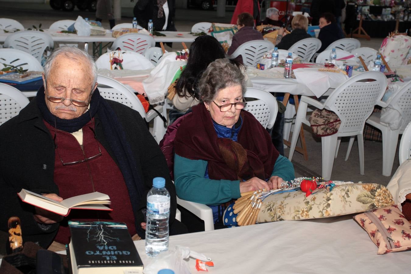 Encuentro de encajeras de bolillos en el recinto ferial de Santullano