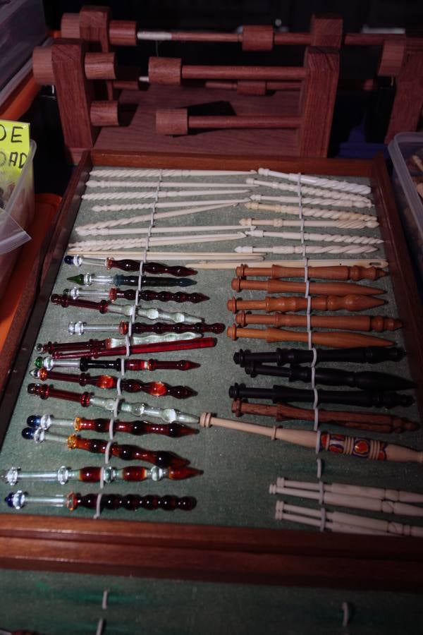 Encuentro de encajeras de bolillos en el recinto ferial de Santullano