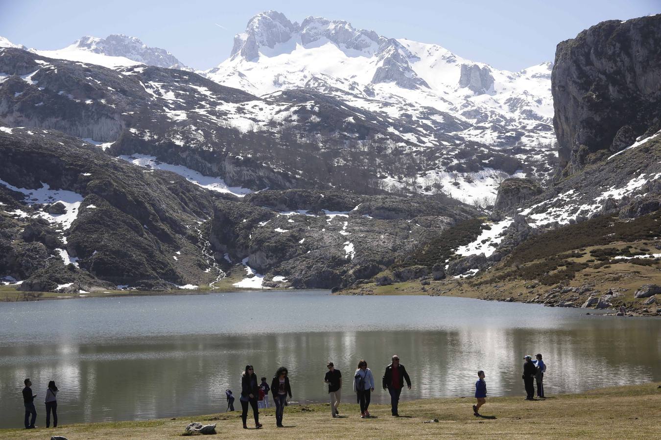 Los Lagos de Covadonga, de bote en bote por Semana Santa