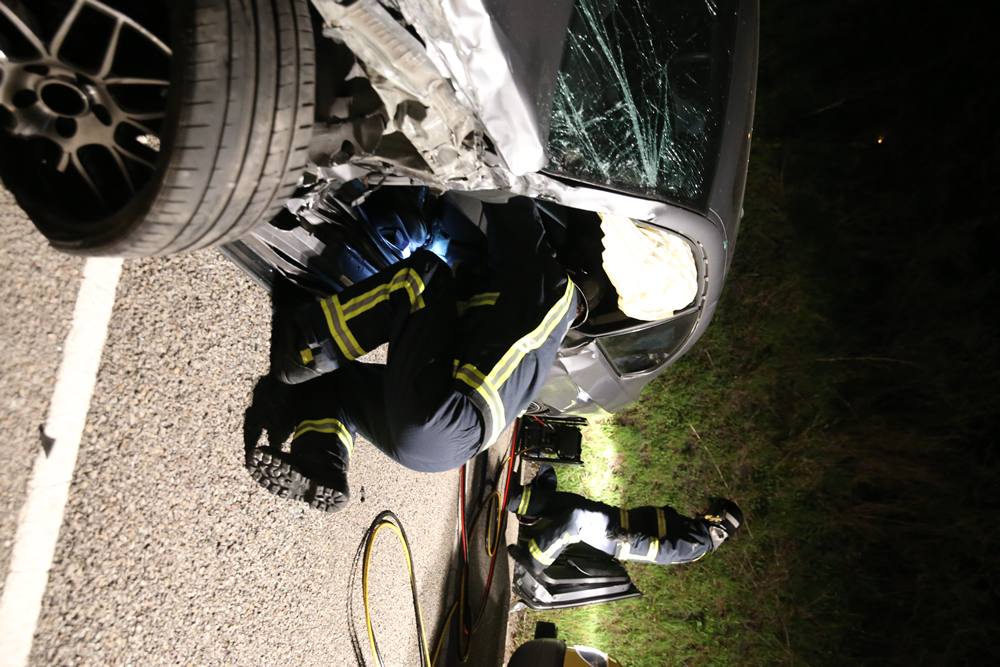 Dos heridos en la colisión de dos turismos en Ciaño