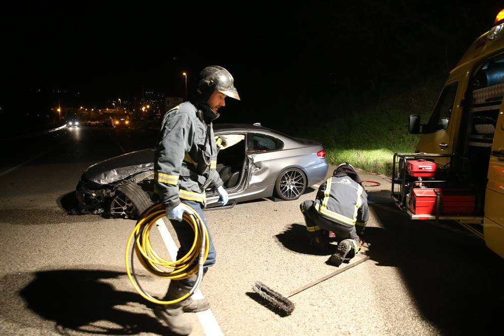Dos heridos en la colisión de dos turismos en Ciaño