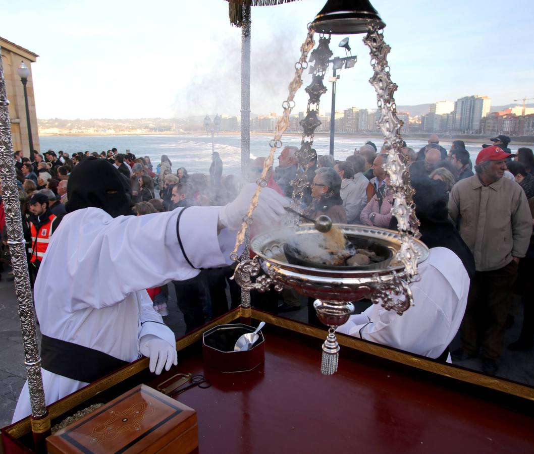 Procesión del Vía Crucis, en Gijón